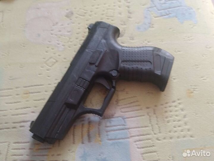 Пестолет игрушечный не стреляет