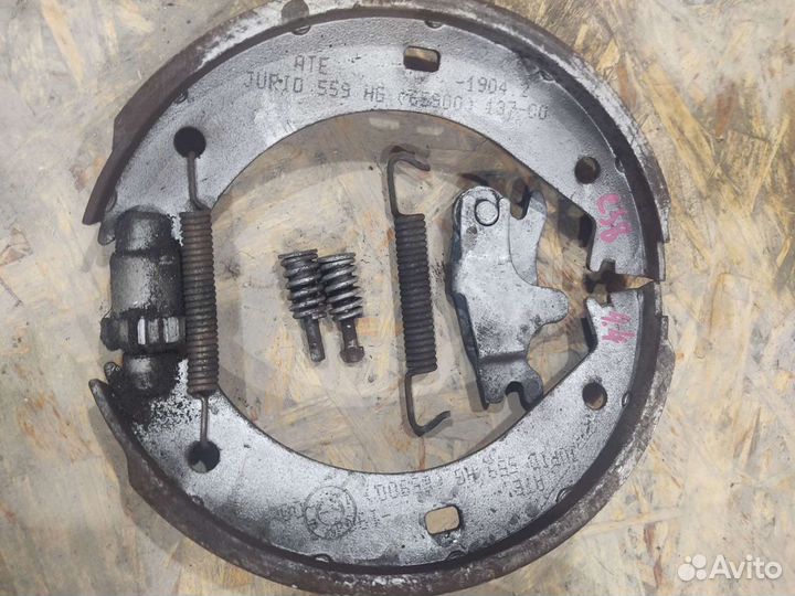 Колодки ручника комплект BMW E38