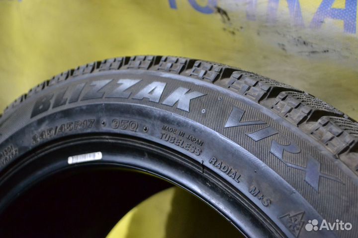 Bridgestone Blizzak VRX 245/45 R17