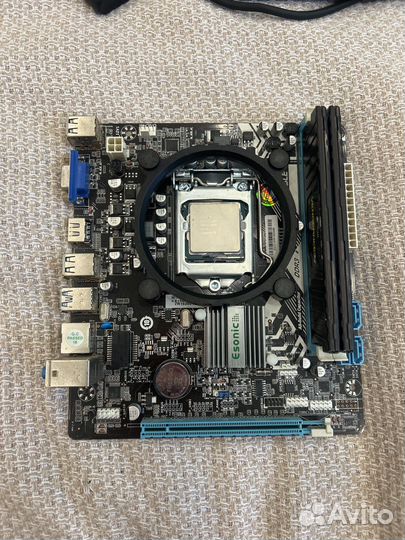 Материнская плата с процессором и памятью