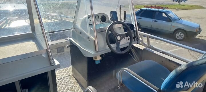 Моторная лодка