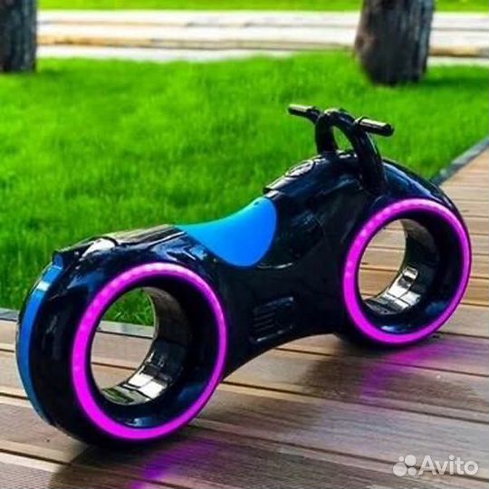 Беговел Tron Bike с bluetooth черно красный