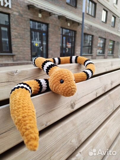 Вязаная мягкая игрушка Змея