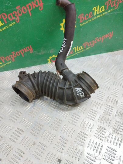 Патрубок воздушного фильтра Toyota Avensis