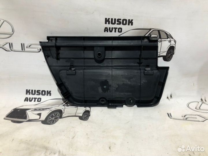 Обшивка багажника задняя левая Lexus Rx 350