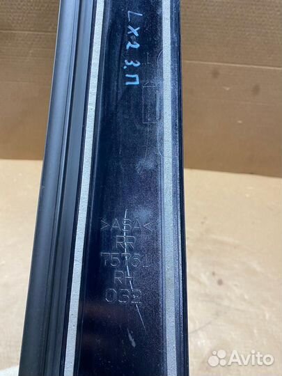 Верхняя накладка задней правой двери LX 450