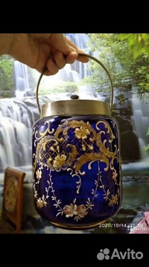 Старинная бисквитница