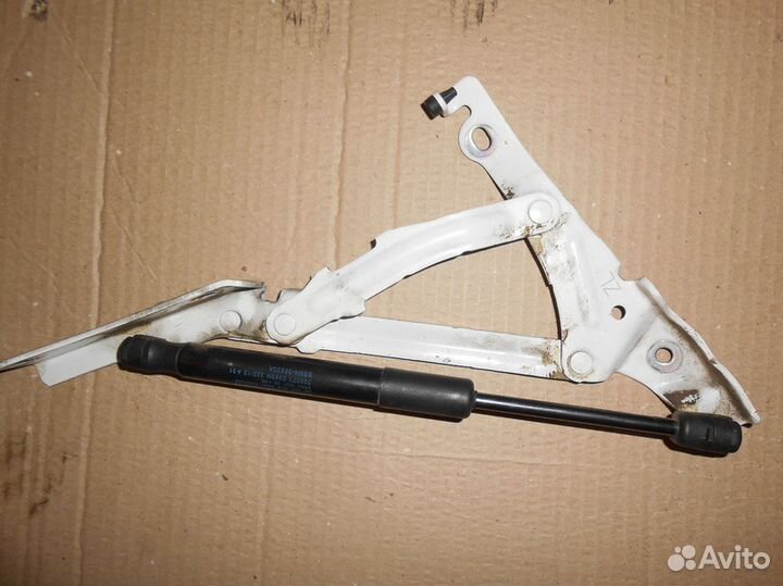 Петля крышки багажника с амортизатором Mazda 3 BL