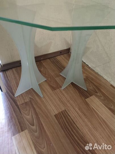 Столик журнальный стекло