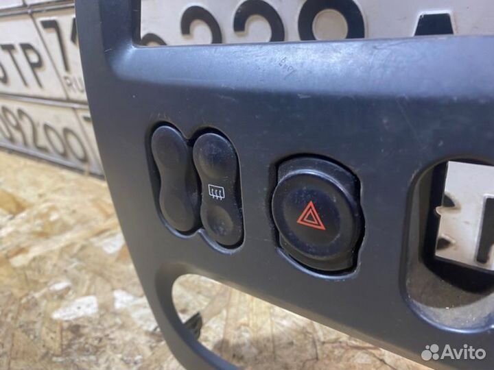 Консоль центральная Renault Logan 1.4 2010