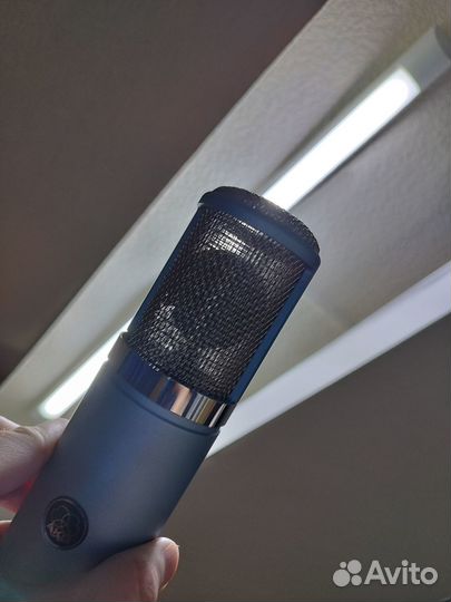 Студийный микрофон AKG Perception 820 Tube