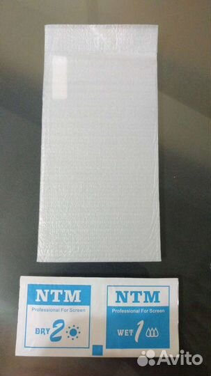 Защитное стекло на экран телефона