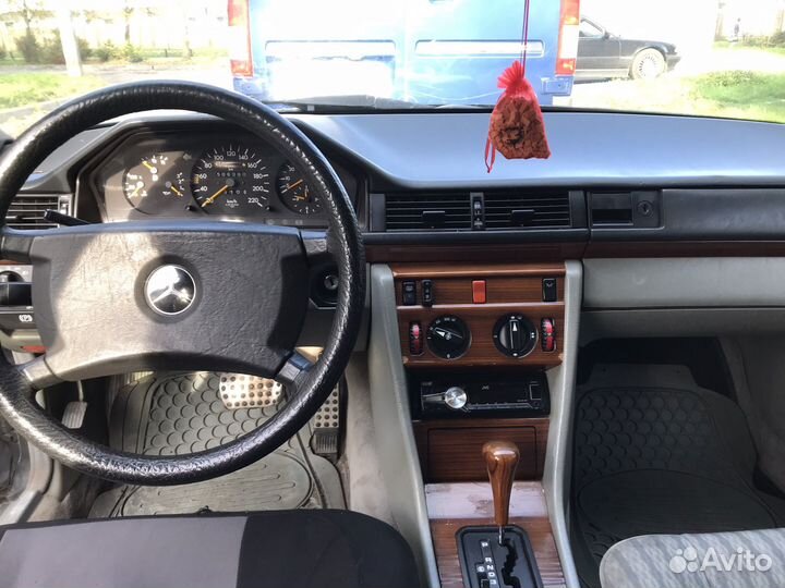 Mercedes-Benz W124 2.3 AT, 1990, 250 000 км