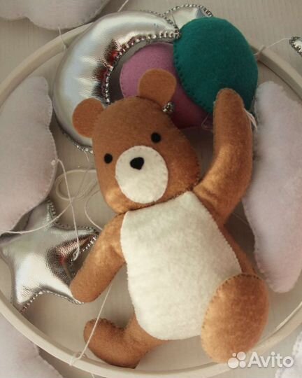 Мобиль на кроватку из фетра