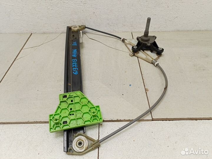 Стеклоподъемник механический задний левый