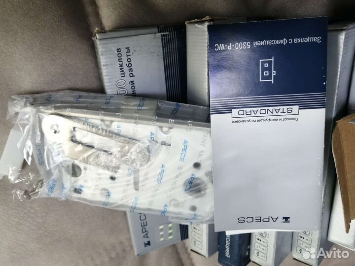 Бесшумная защелка для межкомнатных дверей Apecs