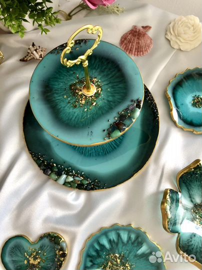 Часы,этажерка из смолы