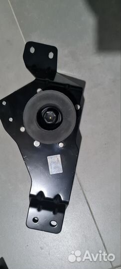 Кронштейн запасного колеса grand starex 62800H4100