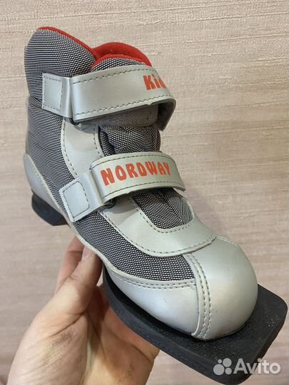 Беговые лыжи с ботинками 32 р