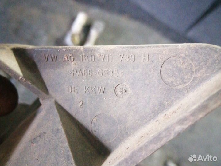 Опора крепления тросов Кпп Шкода Ауди Фольксваген