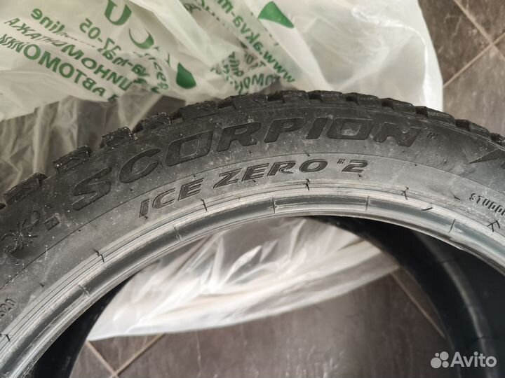Pirelli Ice Zero 2 285/40 R22