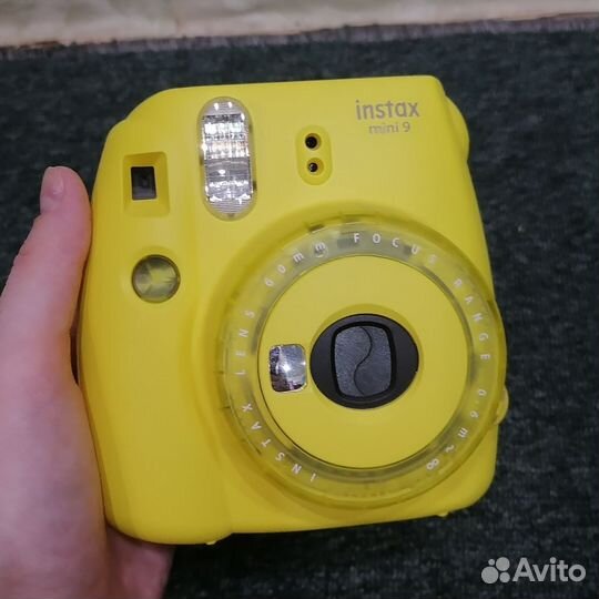 Полароид Instax mini 9