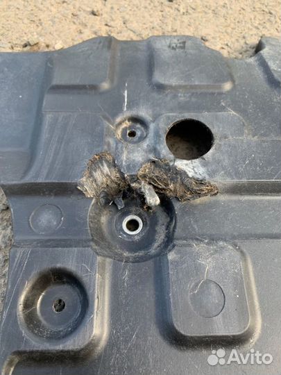 Защита двигателя Toyota Land Cruiser 200