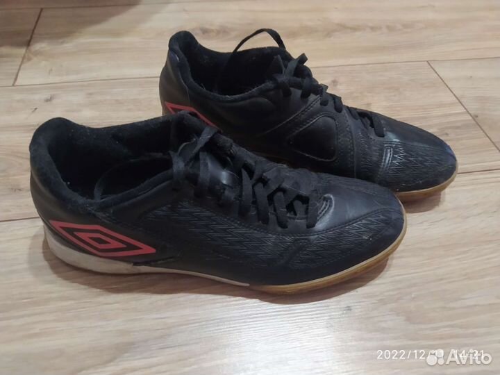 Футбольные кроссовки Umbro