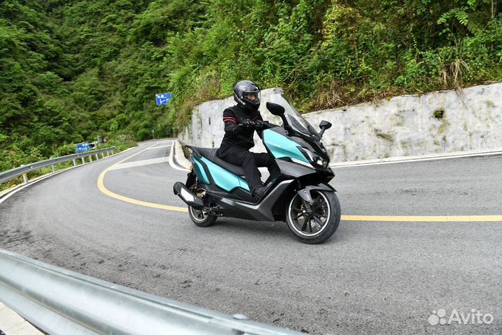 Макси-скутер Cyclone RT3S green новый