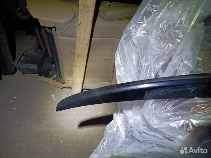 Черный спойлер на Toyota Corolla 180 2013-2017