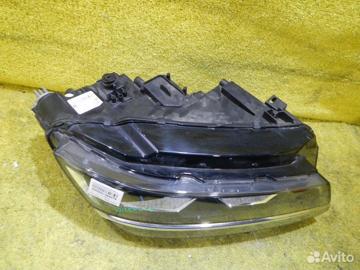 Фара правая Volkswagen Tiguan