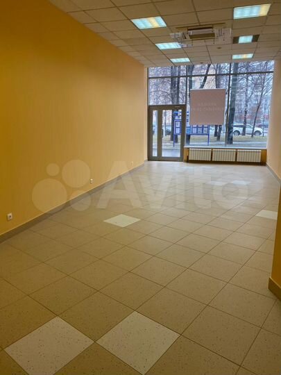 Торговая площадь рядом с метро