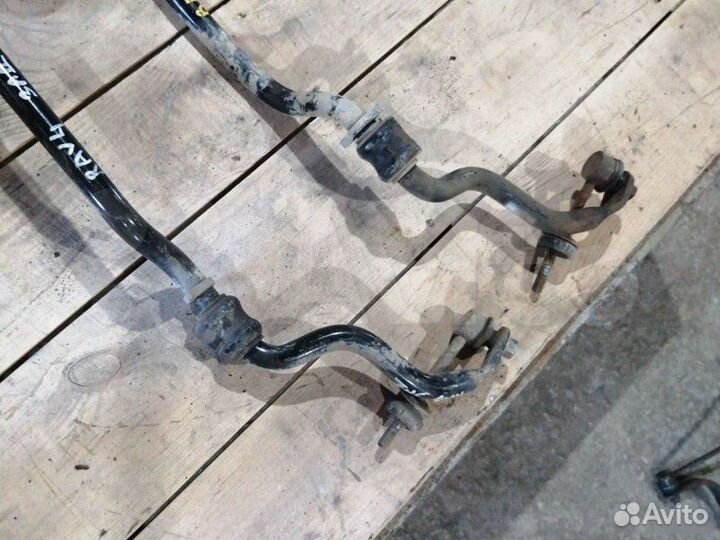 Стабилизатор задний Toyota Rav4