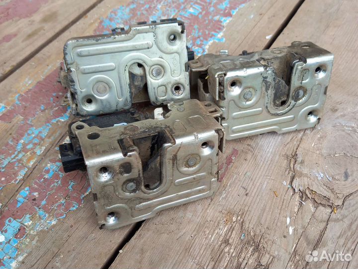 Замок двери renault logan