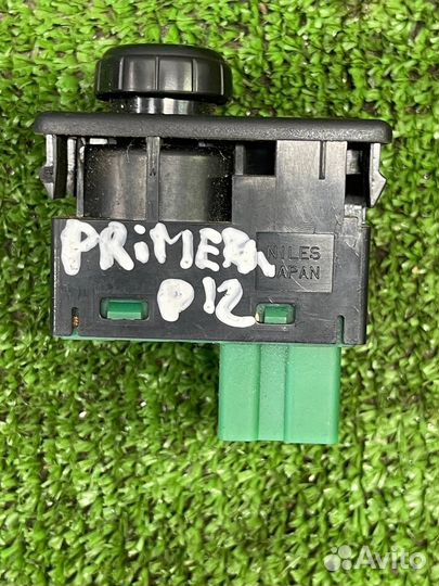 Кнопка корректора зеркал Nissan Primera P12