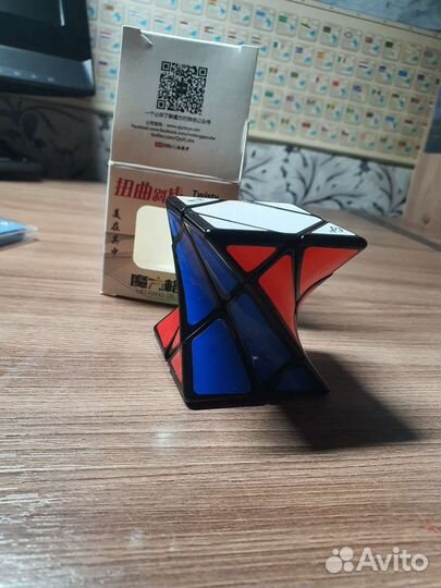 Головоломка Twisty Skewb Твисти Скевб