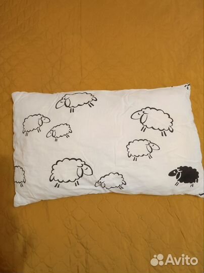 Одеяла и подушка в детскую кроватку