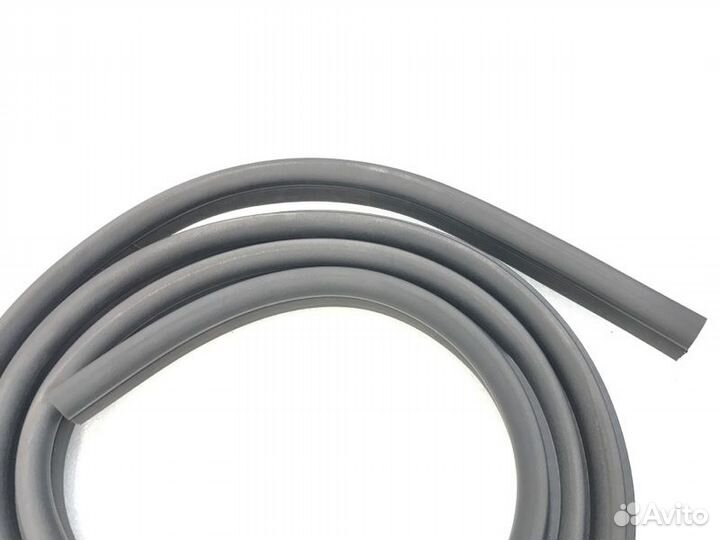 Уплотнитель двери задний правый Ford Mondeo седан