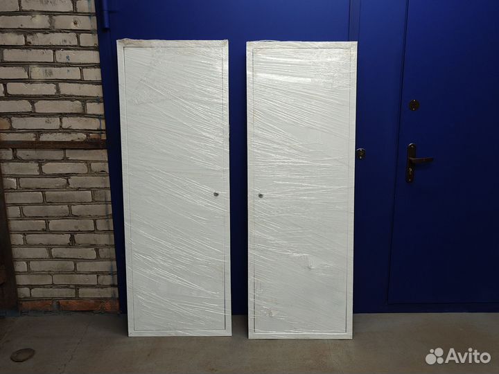 Люк сантехнический белый