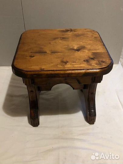 Табурет деревянный