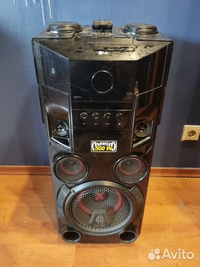 Музыкальная колонка LG OM6560