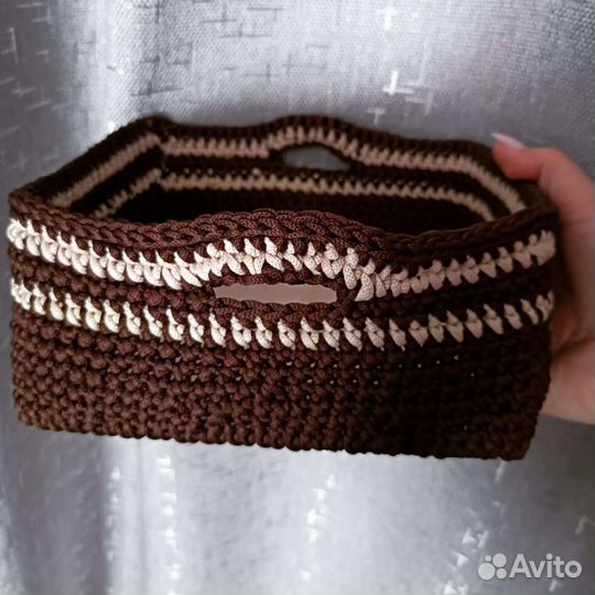 Вязаная корзинка ручной работы