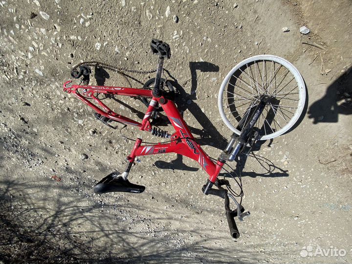 Продам два велосипеда на запчасти ли востоновлние