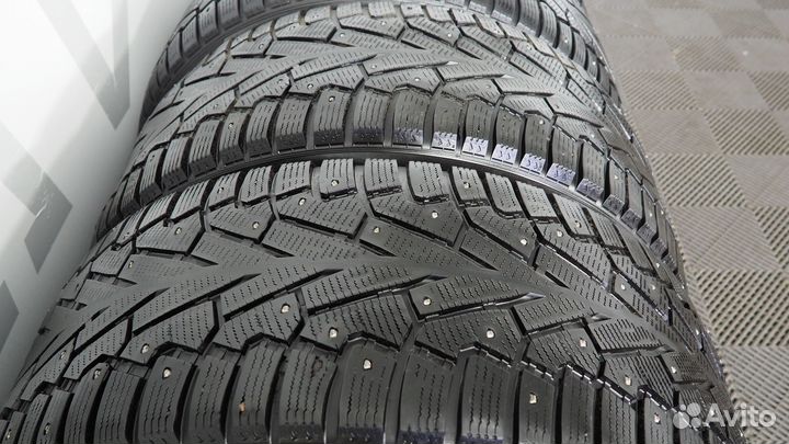 Pirelli Ice Zero 275/40 R22