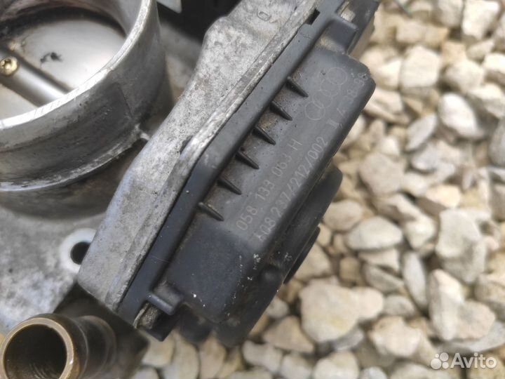 Дроссельная заслонка Volkswagen Passat B5