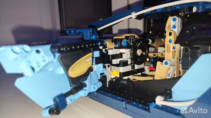 Конструктор Лего Техник Bugatti Chiron 3600 детале