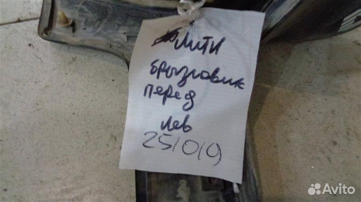 Брызговик передний левый Toyota Lite Ace 1985-1992