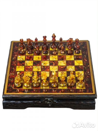 Шахматы из янтаря 