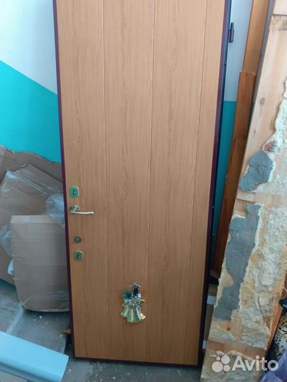 Металлическая дверь бу