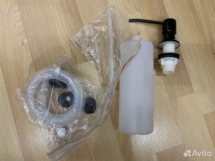 Диспенсер для жидкого мыла